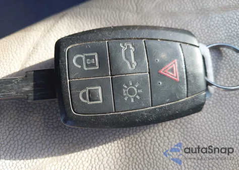 2011 Volvo S40 T5/T5 R-Design z USA, uszkodzony, nr VIN YV1672MS3B2544216